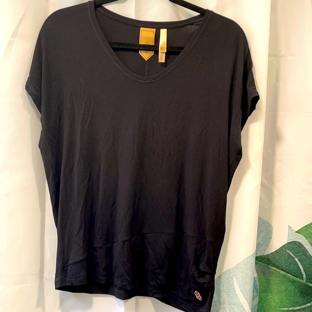 INDYGENA • black athletic top XS